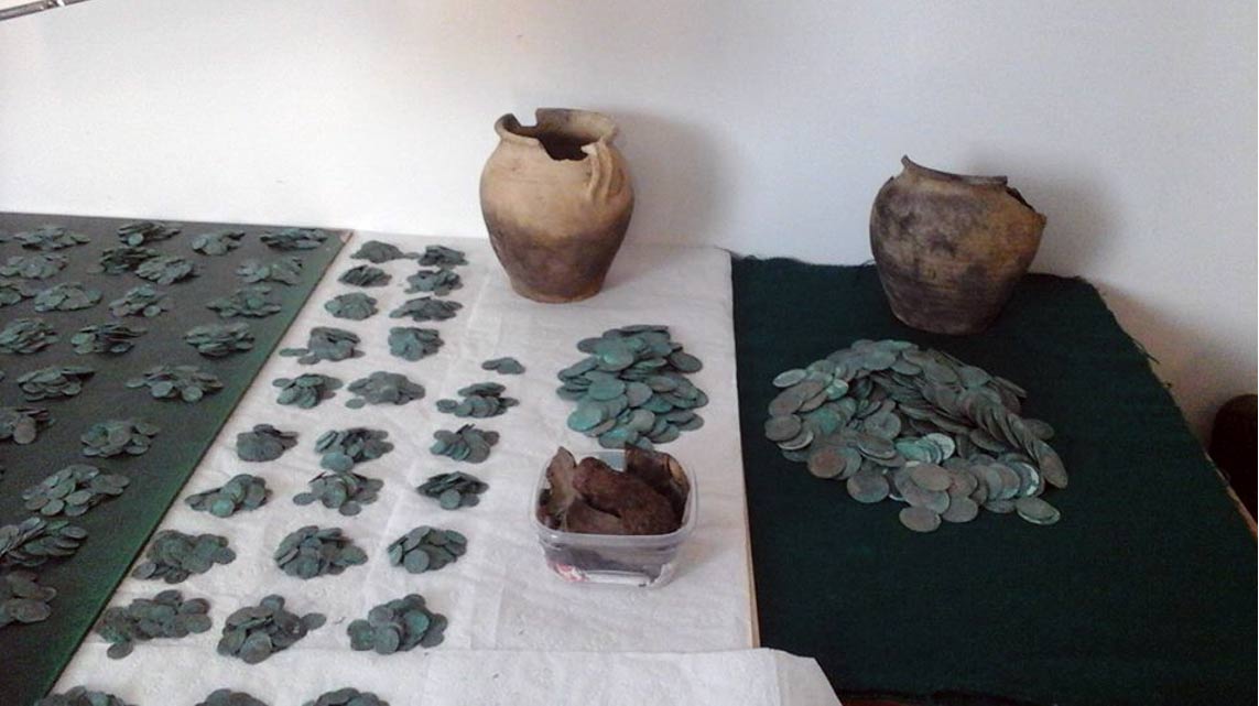 Versteckter Schatz mit über 6000 Silbermünzen in Polen gefunden