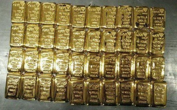 Indien: 11 Goldschmuggler mit Goldbarren im Po erwischt